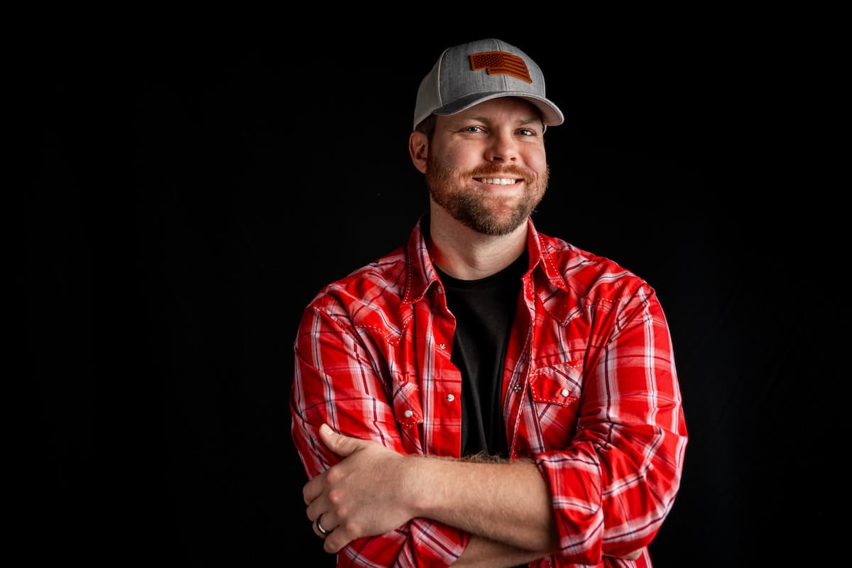 a crowd of people have their phones in their hands with the flashlight on and sing